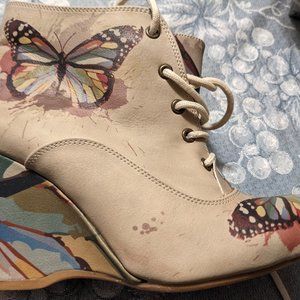 beautiful Goby butterfly booties!